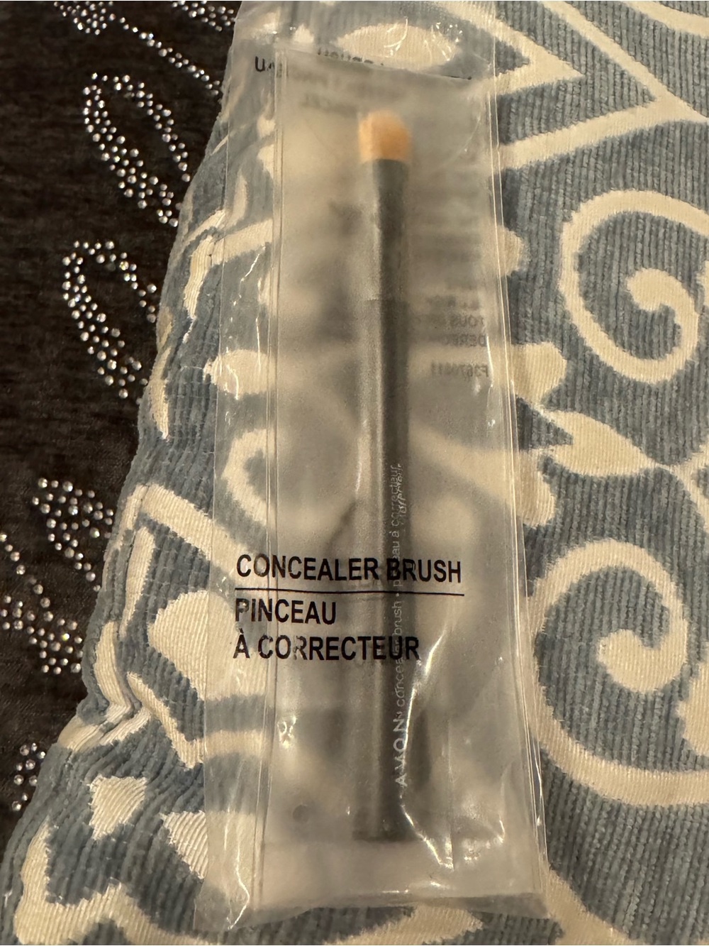 Avon Concealer Brush — Black Handle with Beige Tip